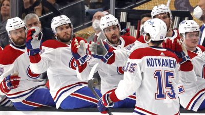 Jesperi Kotkaniemi firar Montreals första mål.