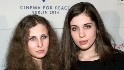 Pussy Riot-medlemmarna Maria Aljochina och Nadezjda Tolokonnikova.