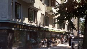 I restaurang Elite i Tölö är det männen som gör varmrätterna och kvinnorna som gör förrätterna och efterrätterna. Restaurangen Elite i Tölö i Helsingfors