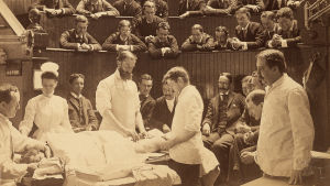 Syöpäleikkaus noin vuonna 1890 Syöpäleikkaus meneillään noin vuonna 1890