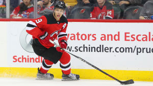Taylor Hall bär ensam New Jersey mot slutspel. Taylor Hall bär ensam New Jersey mot slutspel.