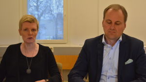 Kirsi Ala-Jaakkola och Tom Simola känner sig maktlösa inför vårdjätten Attendo Kirsi Ala-Jaakkola och Tom Simola