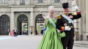 Danmarks drottning Margrethe och prins Henrik på kungligt bröllop i Stockholm 2010. Drottning Margrethe av Danmark och prins Henrik på kungligt bröllop i Stockholm 2010.