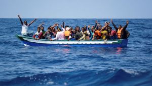 Solidaritet kan handla om att hjälpa till med utvisningar eller räddningsoperationer. Migranter som räddas på Medelhavet