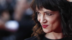 Skådespelaren Asia Argento under filmfestivalen i Cannes i maj 2018. Under festivalen höll hon ett tal där hon anklagade Harvey Weinstein för att ha våldtagit henne under samma festival, då hon var 21 år gammal. Skådespelaren Asia Argento under filmfestivalen i Cannes i maj 2018.