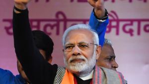 Indiens premiärminister Narendra Modi leder det hindunationalistiska partiet BJP, som antas vinna parlamentsvalen i vår. Modi har visat en tyst acceptans för ärkekonservativa åsikter. Indiens premiärminister Narendra Modi