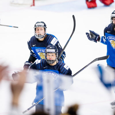Linda Välimäki avslutar hockeykarriären.