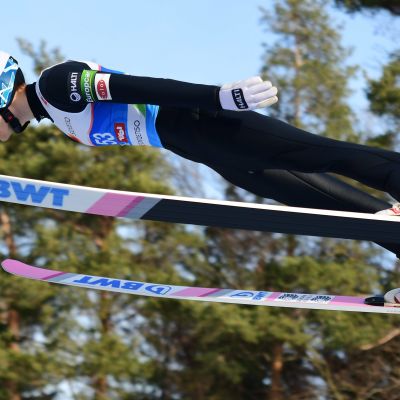 Katso suomalaisten hypyt MM-kisojen mäkikarsinnassa
