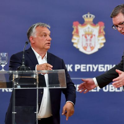 Ungerns premiärminister Viktor Orbán och Serbiens  president Aleksandar Vucic under en gemensam presskonferens i Belgrad 15.5.2020