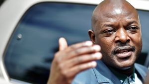 Burundis kontroversiella president Pierre Nkurunziza har inlett en dialog med oppositionen. Burundis president Pierre Nkurunziza.