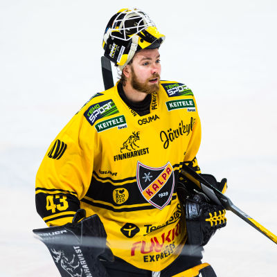 KalPas förstemålvakt Eero Kilpeläinen är skadad och mot Sport tvingades reserven Samu Perhonen utgå.