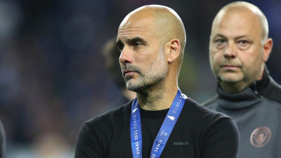 Manchester Citys tränare Pep Guardiola ser besviken ut efter finalförlusten mot Chelsea.