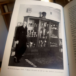 Bara sex vinteridrottare har ett finare OS-saldo än den 22-faldiga stortävlingsmedaljören Thunberg. Foto på Clas Thunberg från boken Isen var mitt liv.