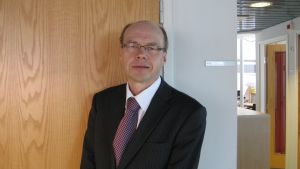 - Det handlar om mycket pengar, säger Olli-Pekka Lehtonen som är sjukhusdirektör i Egentliga Finland.