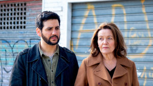 Uuden Espanjaan sijoittuvan rikosdraaman päärooleissa näyttelevät Riitta Havukainen ja Fran Perea.
