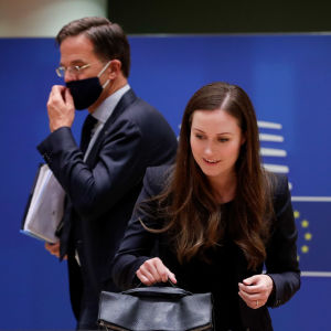Statsminister Sanna Marin med nederländska kollegan Mark Rutten på tisdag morgon. Sanna Marin och Mark Rutte på tisdag morgon.