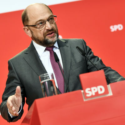 Martin Schulz i en talarstol.