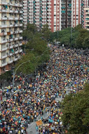 Demonstranter anländer till Barcelona efter efter att ha marscherat från städerna Vic (70 km) och Berga (100 km) Demonstranter anländer till Barcelona efter efter att ha marscherat från städerna Vic (70 km) och Berga (100 km)