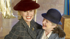 Dolly Bantry (Joanna Lumley) selvittää Neiti Marplen (Julia McKenzie) kanssa välikohtausta kuuluisan näyttelijättären kutsuilla. Neiti Marple on Agatha Christien salapoliisiromaanien ihastuttava etsivä. Pääroolissa nähdään Julia McKenzie.
