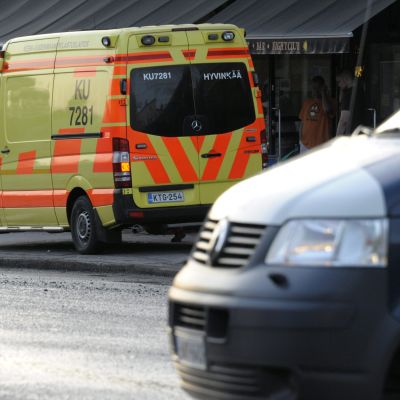 Ambilans på plats i Hyvinge