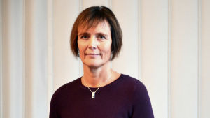 Annika Hitonen har märkt att konflikterna avtagit i hennes klass sedan hon tagit i bruk sina metoder. Porträtt av Annika Hitonen.