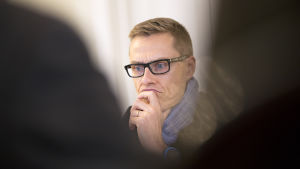 Statsminister Alexander Stubb på Villa Bjälbo, oktober 2014. Statsminister Alexander Stubb på frågetimmen 12.10.2014.