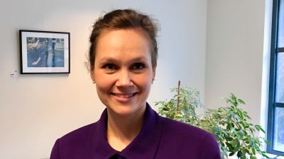 Analytikern Annika Hedberg fotograferad på sitt kontor i Bryssel.