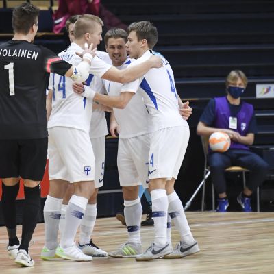 Suomen miesten futsalmaajoukkue Serbia-ottelussa joulukuussa 2020.