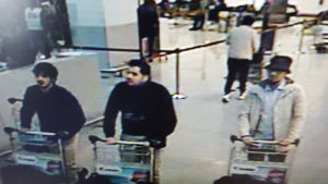 Misstänkta terrorister på flygplatsen Zaventem. Misstänkta terrorister i Bryssel 22.3.2016.