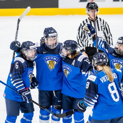 Naisleijonat kukisti Tshekin ja eteni välieriin