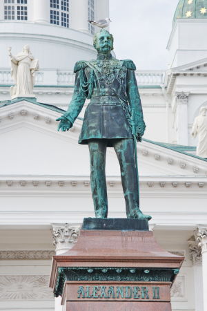 Tsar Alexander (Aleksandr) II:s staty på Senatstorget i Helsingfors. Han var farfar till Nikolaj II. Tsar Alexander II:s staty på Senatstorget i Helsingfors.