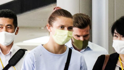 Kristina Timanovskaja på flygplatsen i Japan.