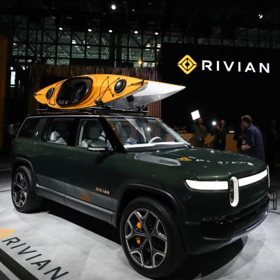 Rivianin valmistama R1S-sähköauto New Yorkin kansainvälisessä autonäyttelyssä huhtikuussa 2019.