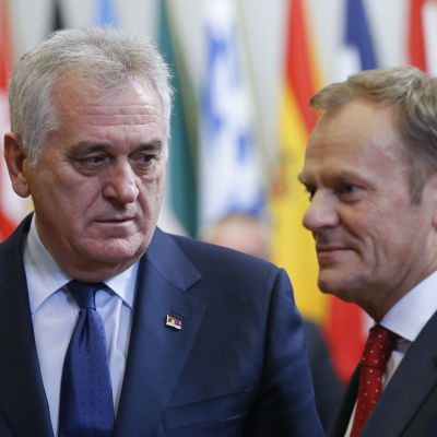 Serbiens president Tomislav Nikolić välkomnas av Europeiska rådets ordförande Donald Tusk i Bryssel i december