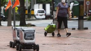 Robot som sköter hemtransport i Medellín, Colombia 21.4.2020 Robot som sköter hemtransport i Medellín, Colombia 21.4.2020