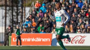 Måltjuven Dever Orgill har lämnat fredens öar. Dever Orgill, här i match mot SJK.