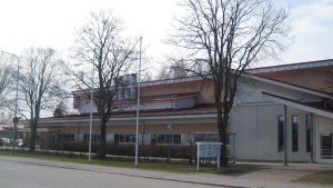 Simhallen i Ekenäs utnyttjas till sin fulla kapacitet, säger Reino Kärkkäinen. Ekenäs simhall.