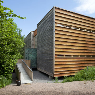 kubformad byggnad och träd