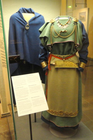 En återskapning av Eura-dräkten i Nationalmuseets samlingar. En återskapning av Eura-dräkten på Nationalmuseet i Helsingfors.