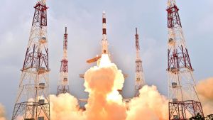 PSLV-C31-raketen på bilden sköts upp i januari 2016. Raketen som tar med sig den finska satelliten är också av modellen PLSV, alltså Polas Satellite Launch Vehicle. Raket skjuts upp i Indien.