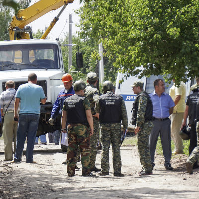 Polis undersöker platsen i Rostov, Ryssland, där en dödades av en ukrainsk granat.