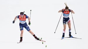 Krista Pärmäkoski och Jessie Diggins på upploppet i sina sommarkläder. Krista Pärmäkoski och Jessie Diggins på upploppet i sina sommarkläder.