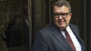 Labourpartiets vice ordförande Tom Watson ifrågasätter Cameron. Labourpartiets viceordförande Tom Watson ifrågasätter Cameron.