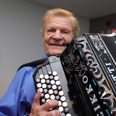 90-vuotias harmonikkataiteilija Veikko Ahvenainen konsertoi ahkerasti.