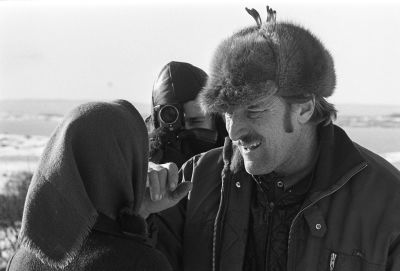 Rose-Marie Rosenback och Åke Lindman, i bakgrunden en kameraman