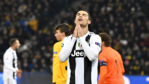 Ajax eller Schalke, tack, hoppas säkert också Cristiano Ronaldo på. Cristiano Ronaldo.