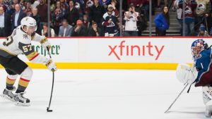 David Perron har ett utgående kontrakt. David Perron slår en straff.