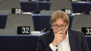 Guy Verhofstadt ilsknade till i slutet av förhöret. Centerledaren Guy Verhofstadt från Nederländerna i Europaparlamentet i Strasbourg.