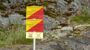 I Ekenäs skärgård finns naturskyddsområden och den här bilden är från en av öarna. Gloskär hör till Skärgårdsmiljöstiftelsens naturskyddsområde. Begränsningstiden är 1.2-31.7.