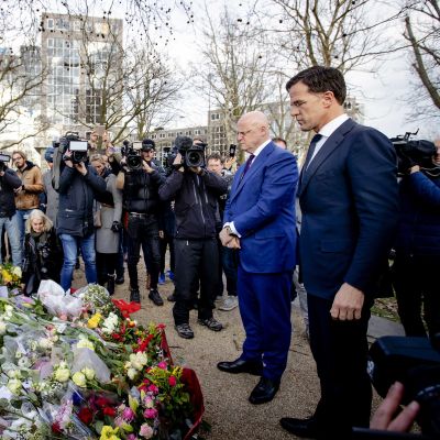 Premiärminister Mark Rutte som på tisdagen hedrade offren vid platsen för skjutningen, medger att lokalvalet kan påverkas av händelserna i Utrecht 